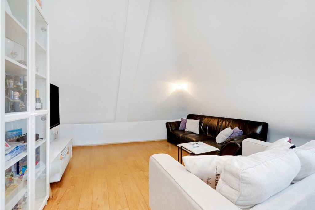 Flat Beechcroft Avenue in Greater London
