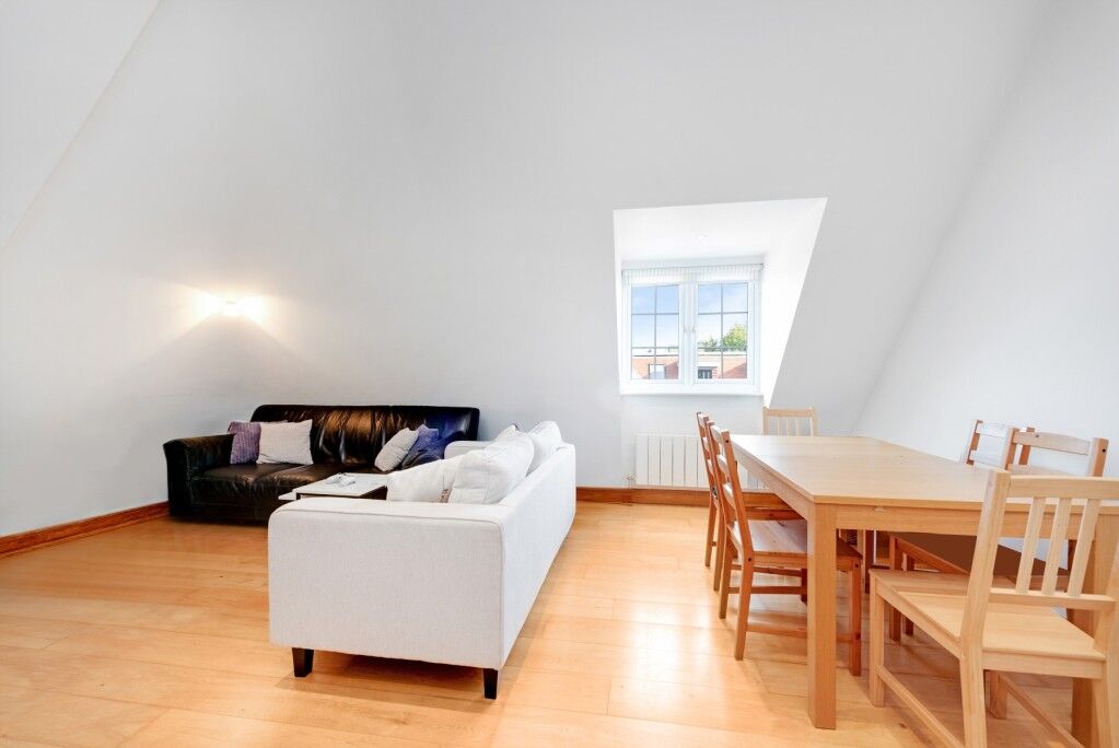 Flat Beechcroft Avenue in Greater London