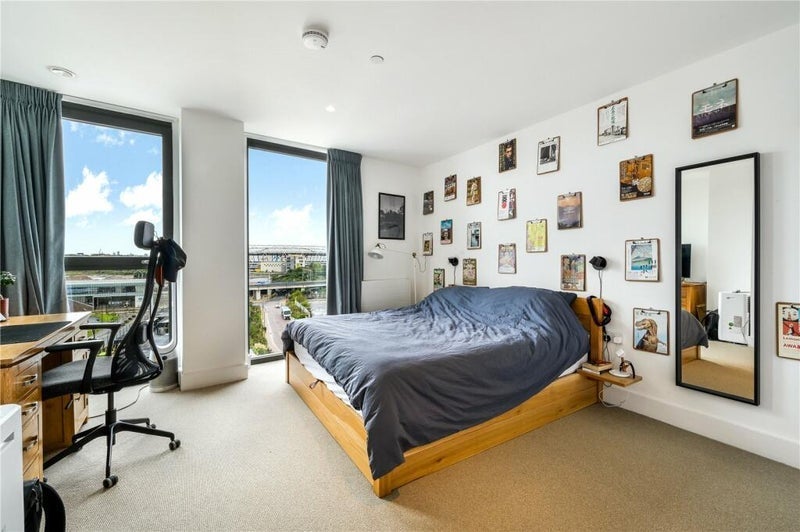 Flat Marshgate Lane in Greater London
