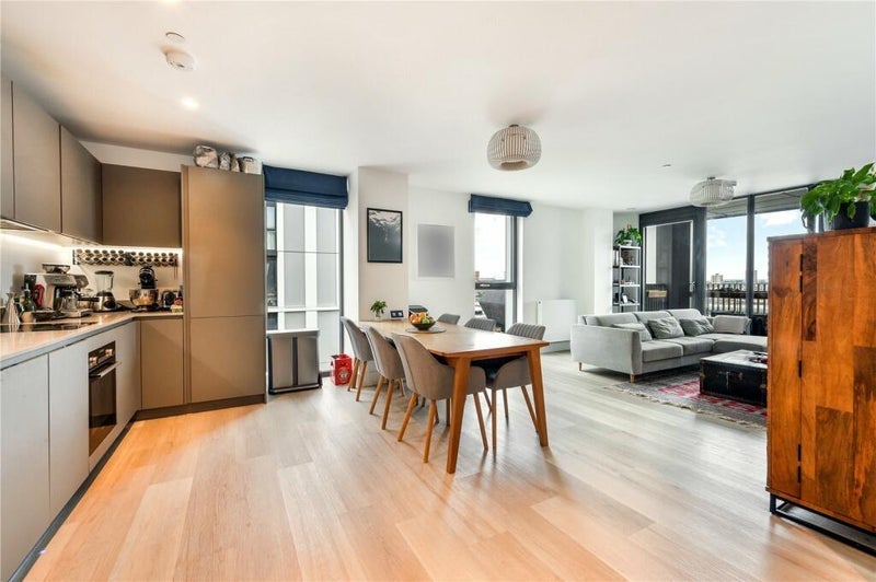 Flat Marshgate Lane in Greater London