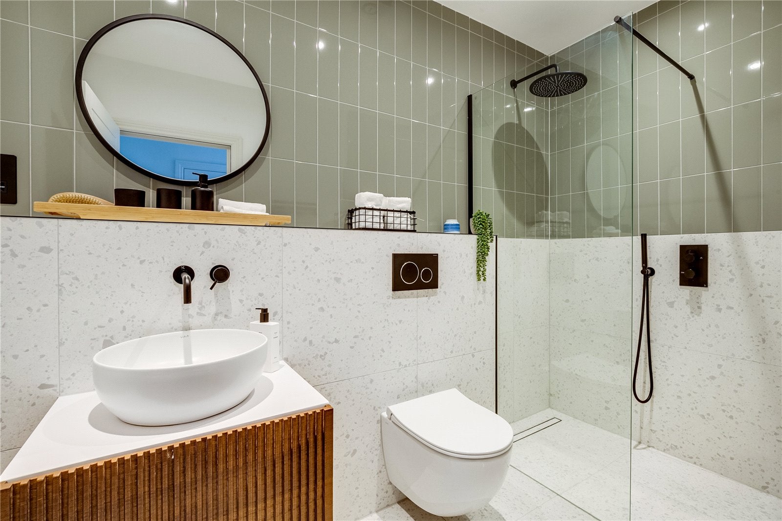 Flat Streatley Road in Greater London