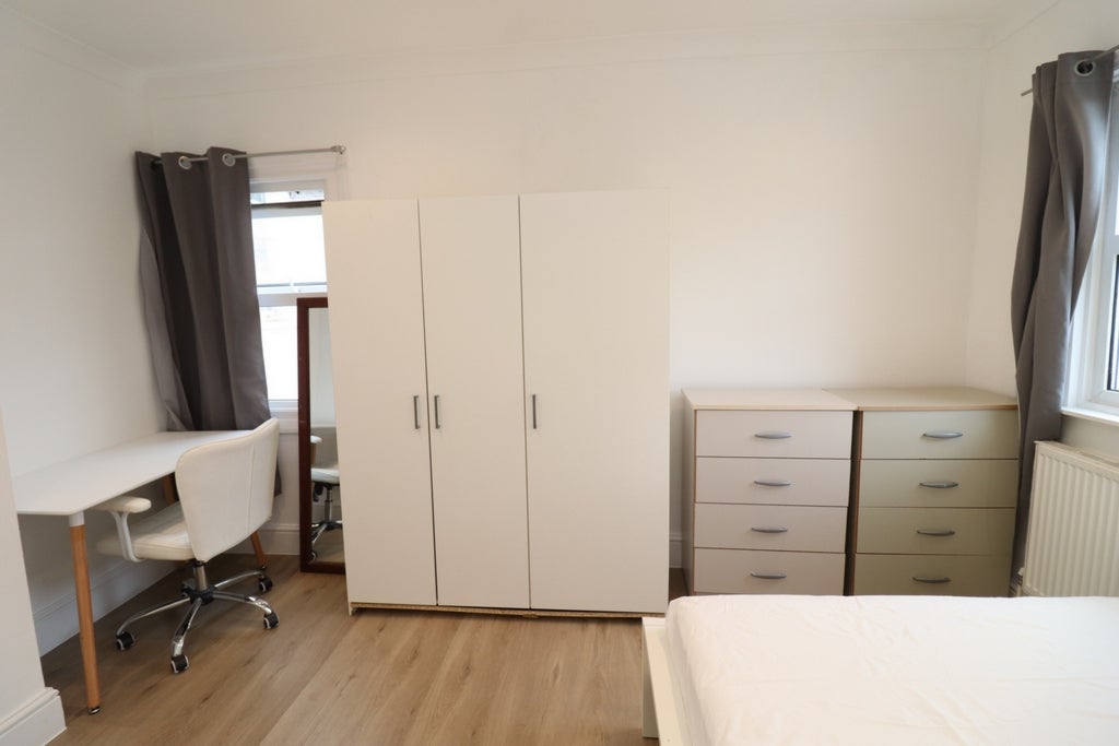 Room Globe Road in Greater London