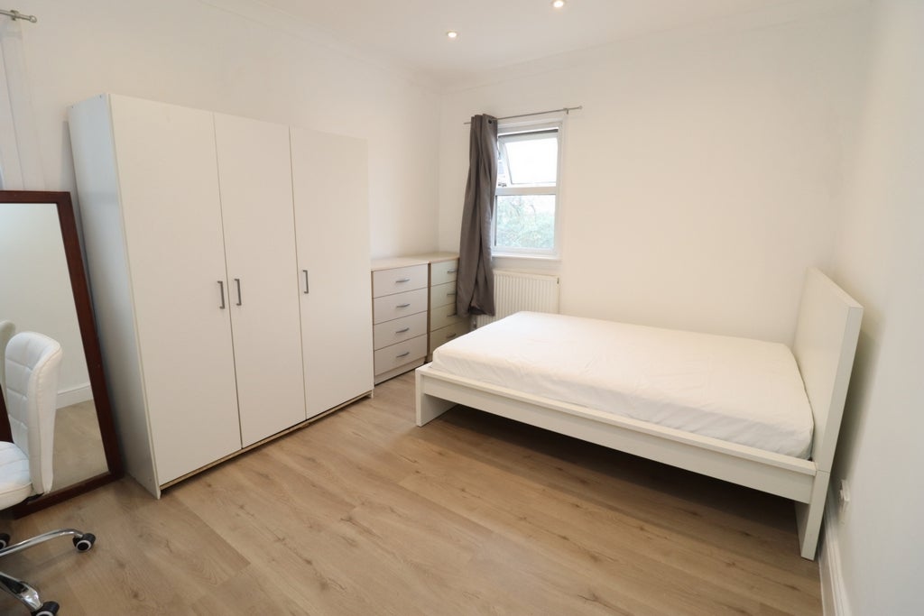 Room Globe Road in Greater London