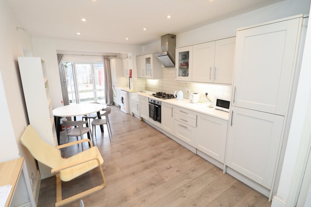Room Globe Road in Greater London