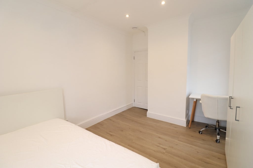 Room Globe Road in Greater London