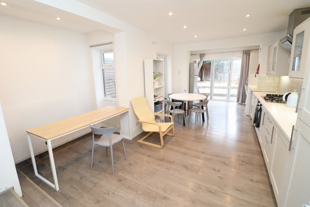 Room Globe Road in Greater London