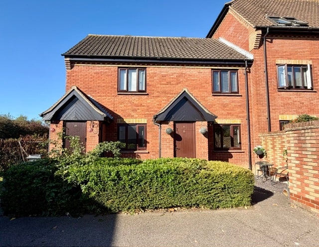 Flat Fawkner Close in Chelmsford