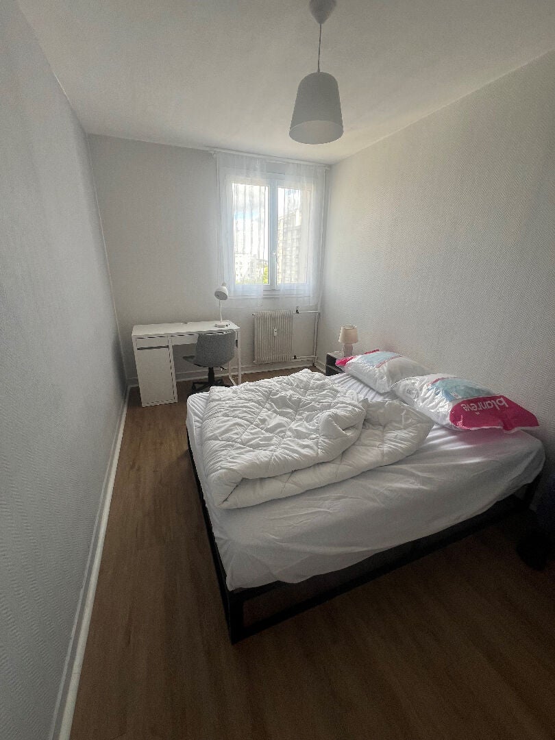 Room Rue Jean-Baptiste Perronneau in Orléans