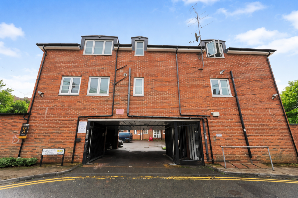 Flat Curtis Street in Swindon