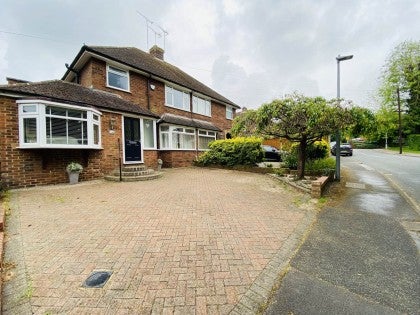 House Hawthorn Close in Dunstable