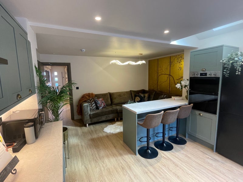 Room Somerset Road in Greater London