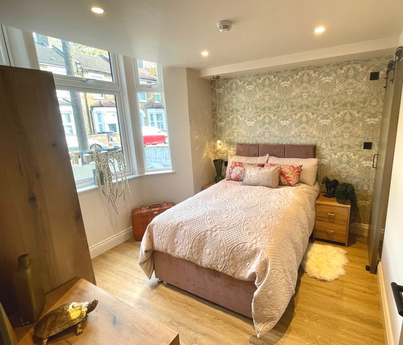 Room Somerset Road in Greater London
