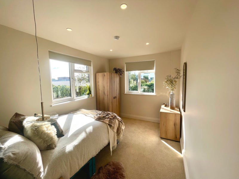 Room Somerset Road in Greater London