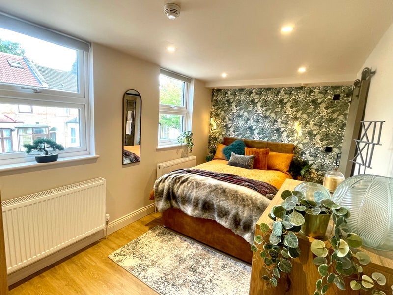 Room Somerset Road in Greater London