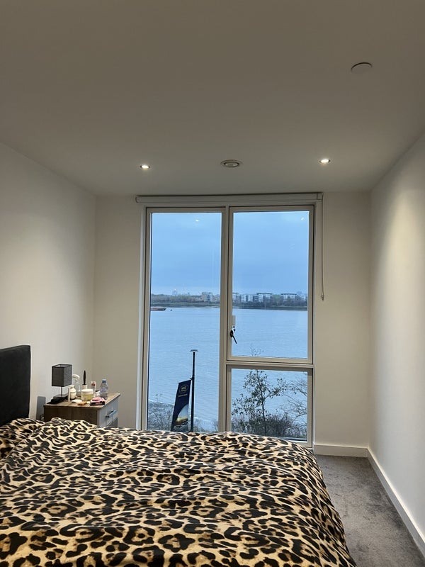 Room Wallis Walk in Greater London