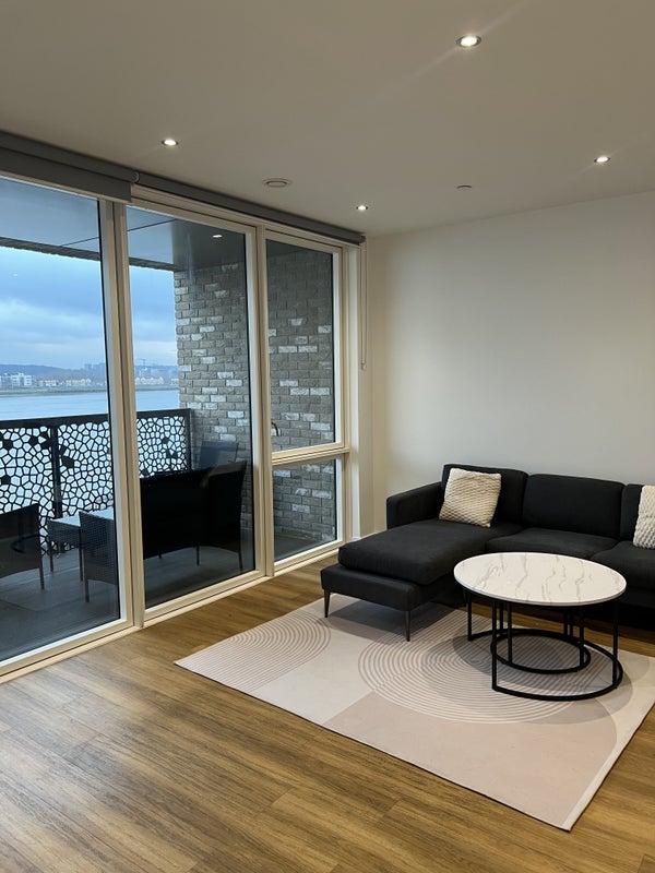 Room Wallis Walk in Greater London
