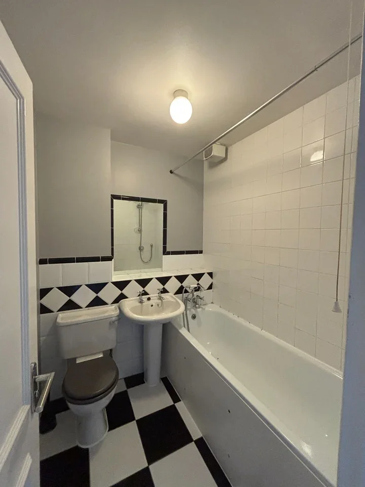 House Algernon Road in Greater London