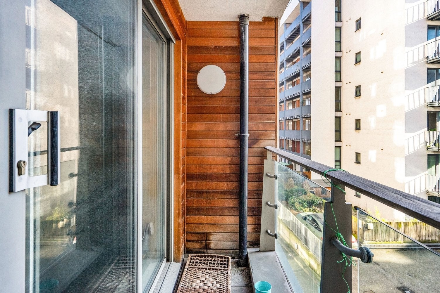 Flat Royal Oak Yard in Greater London