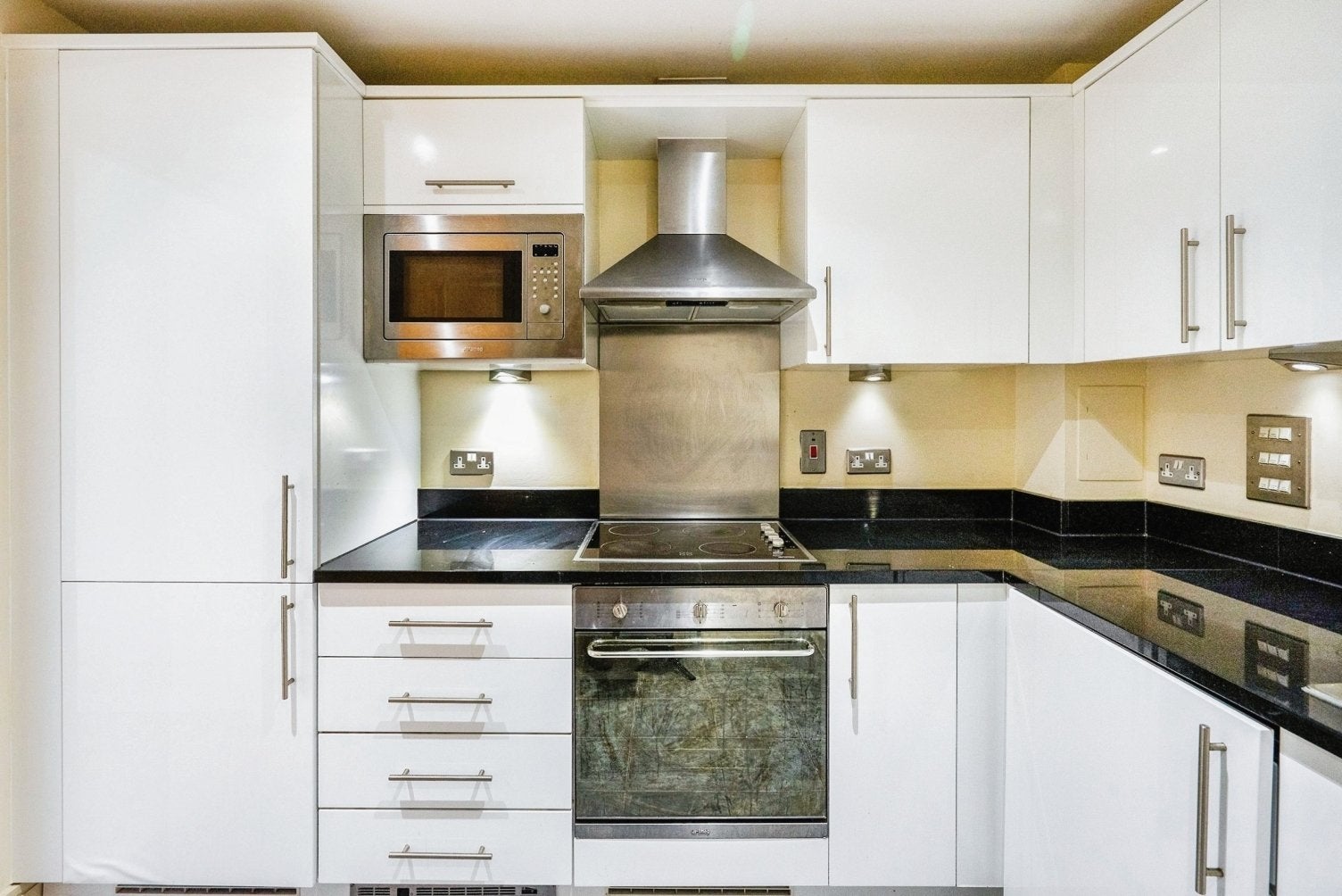 Flat Royal Oak Yard in Greater London