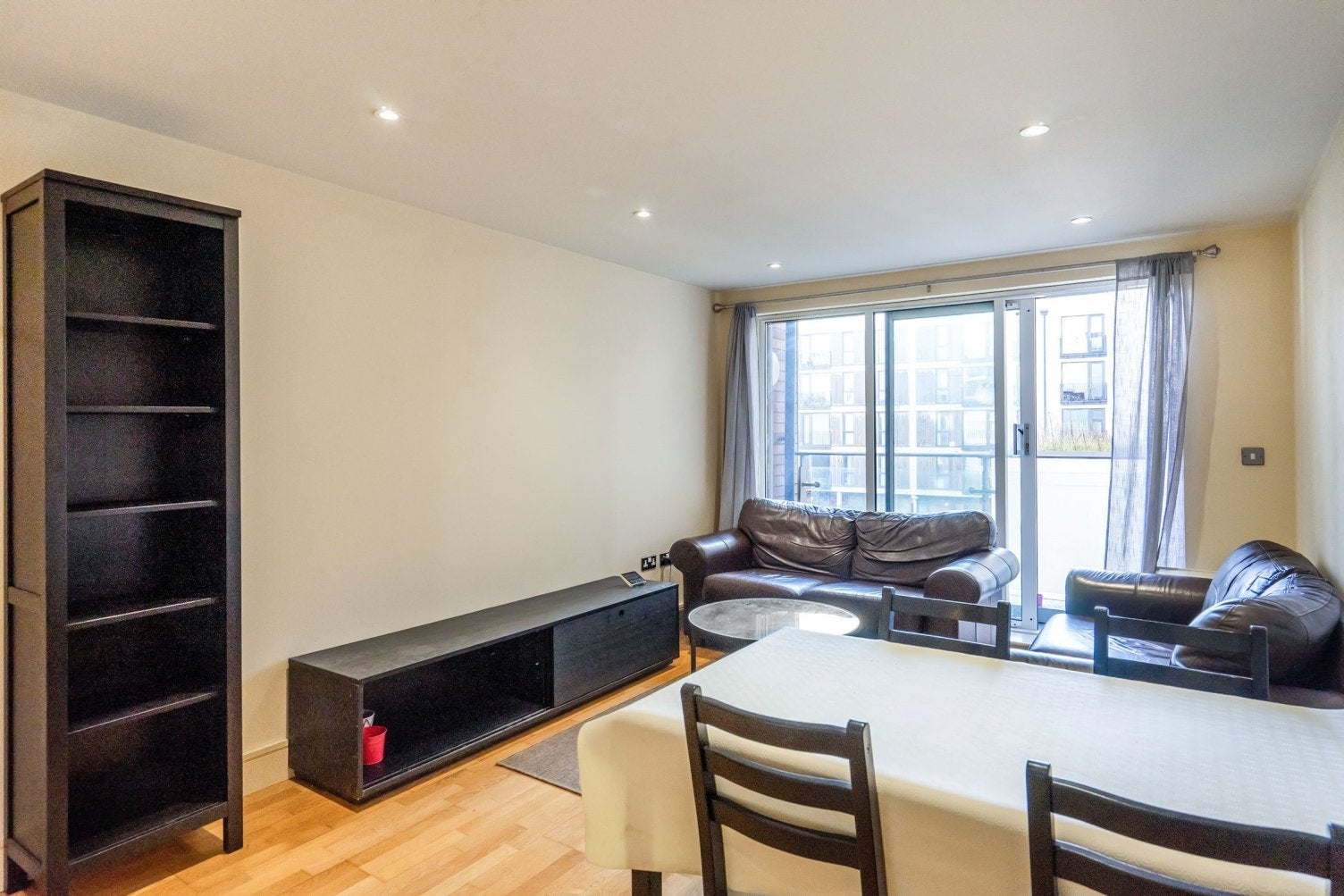Flat Royal Oak Yard in Greater London