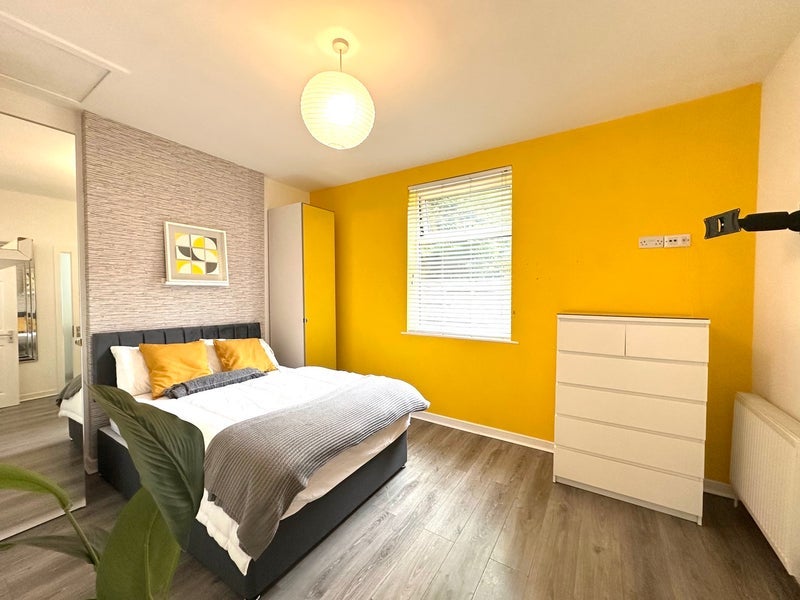 Room Bury Old Road in Manchester