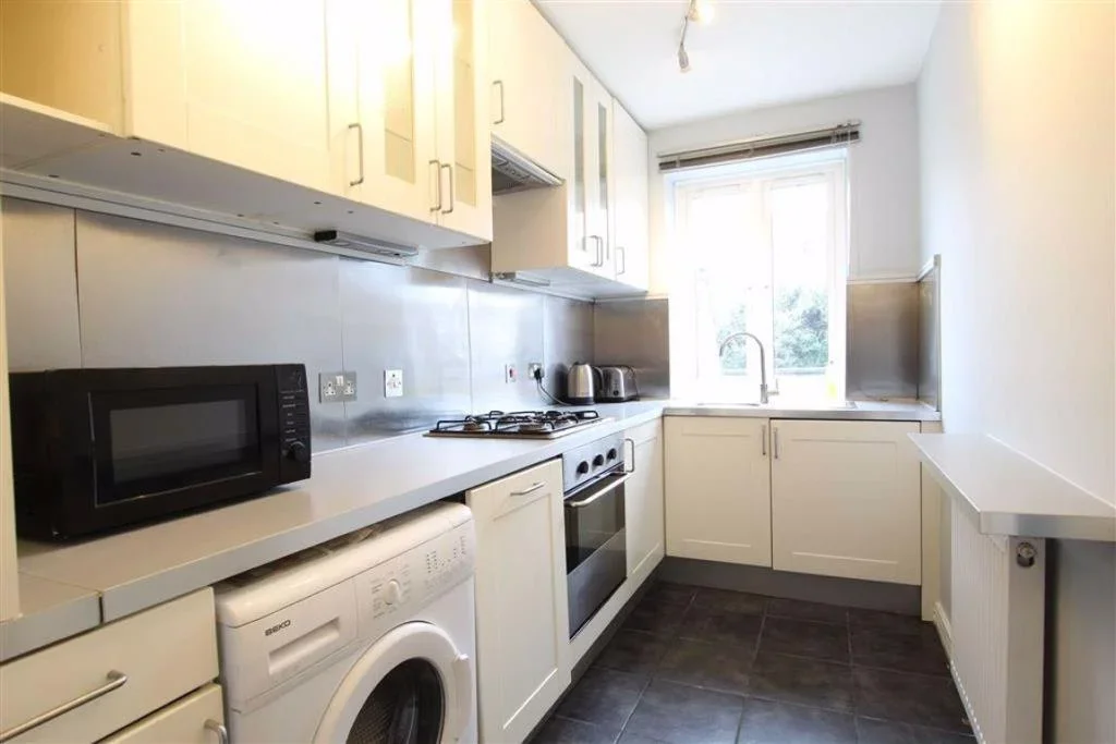 Flat Hackney Road in Greater London