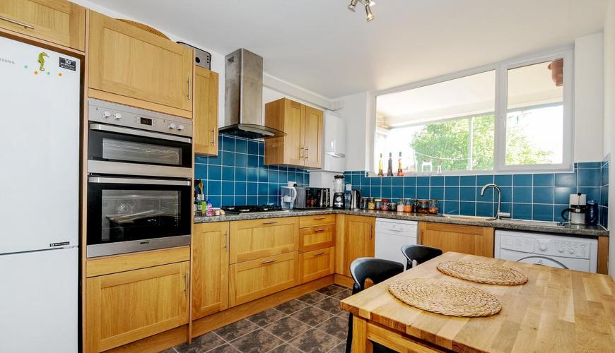 Flat Dodson Street in Greater London