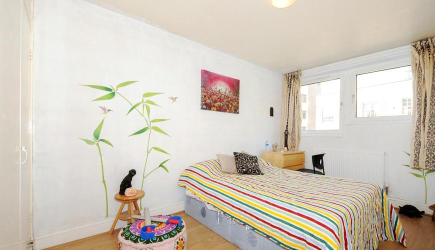 Flat Dodson Street in Greater London