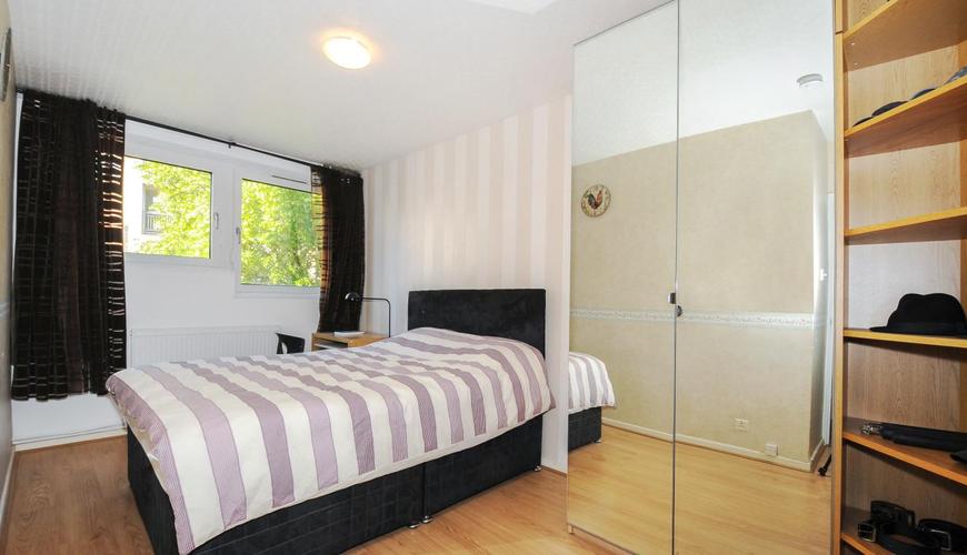 Flat Dodson Street in Greater London