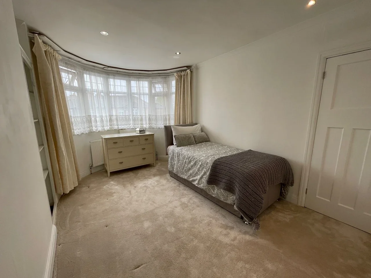 Room Ravenswood Crescent in Greater London