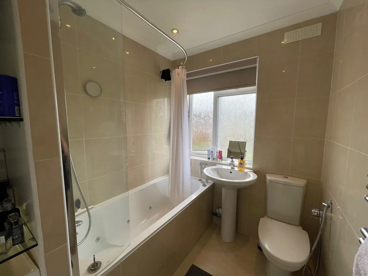 Room Ravenswood Crescent in Greater London