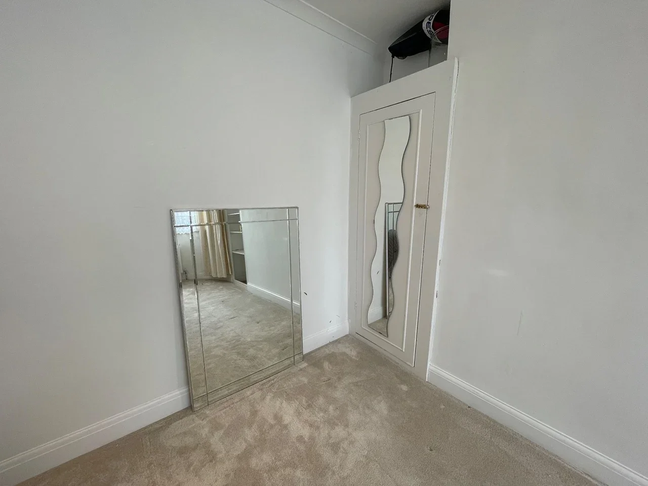 Room Ravenswood Crescent in Greater London