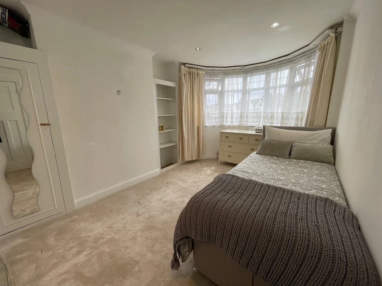 Room Ravenswood Crescent in Greater London