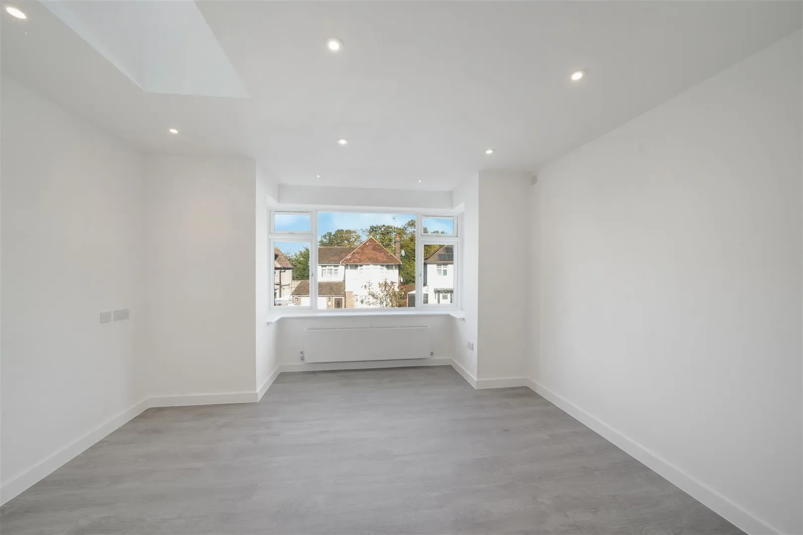 House Highfield Avenue in Greater London