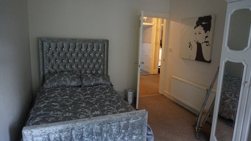 Room Bellwood Street in Glasgow