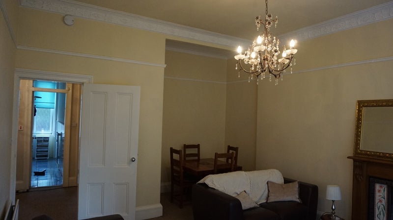 Room Bellwood Street in Glasgow