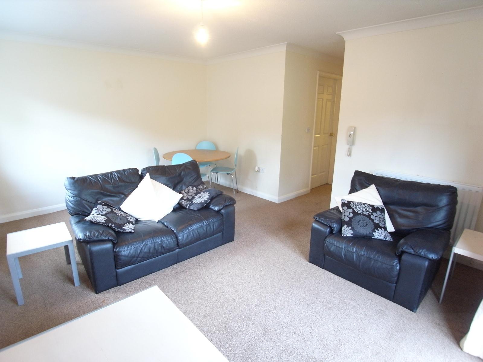 Flat Harrogate Road in Leeds