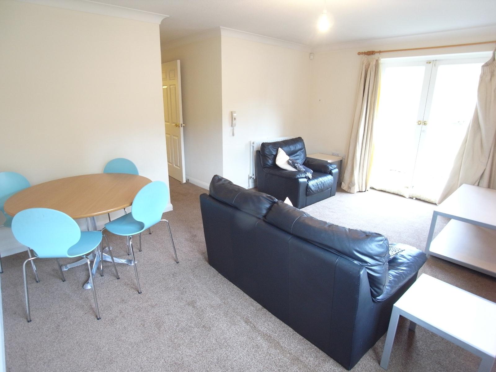 Flat Harrogate Road in Leeds