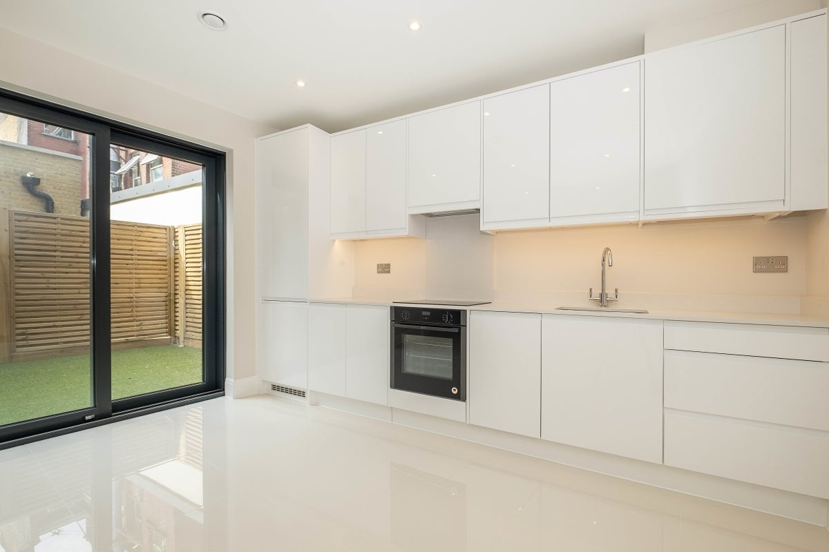 Flat Merton Road in Greater London