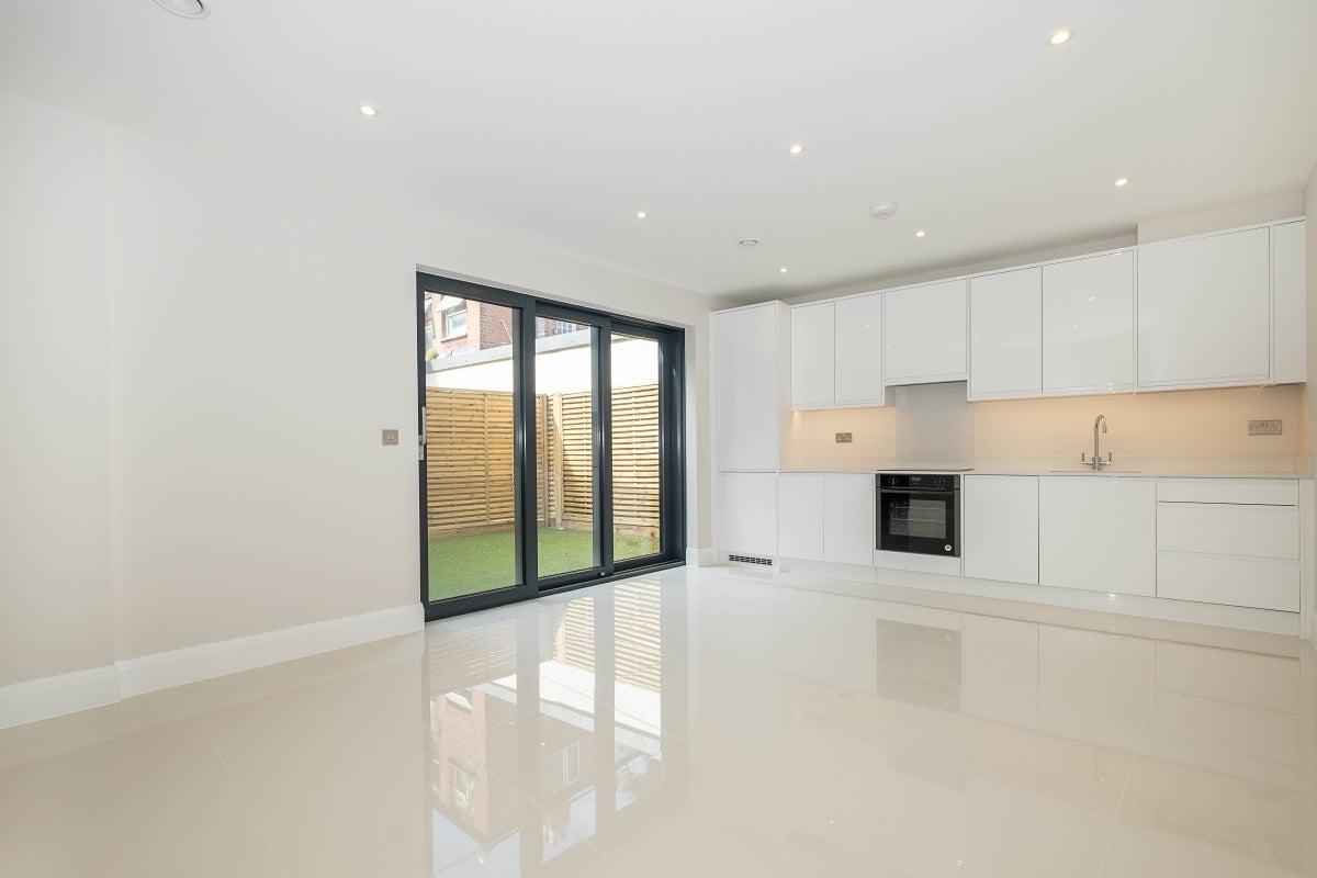 Flat Merton Road in Greater London