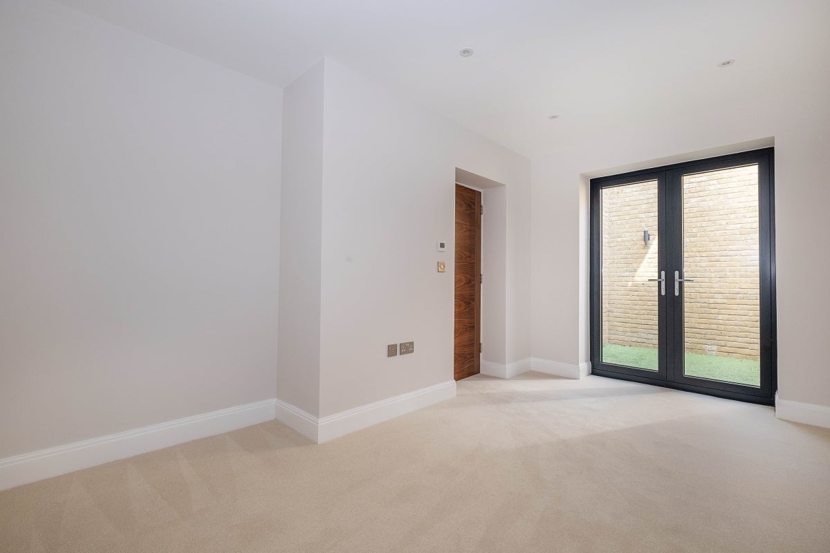 Flat Merton Road in Greater London