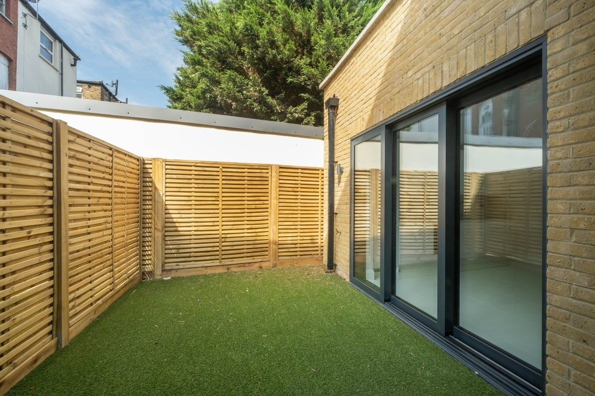 Flat Merton Road in Greater London