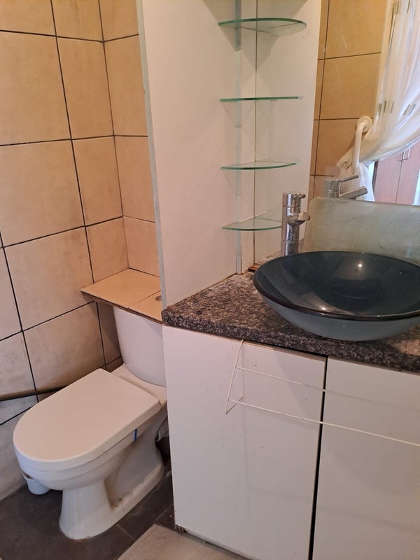 Room Vivian Avenue in Greater London