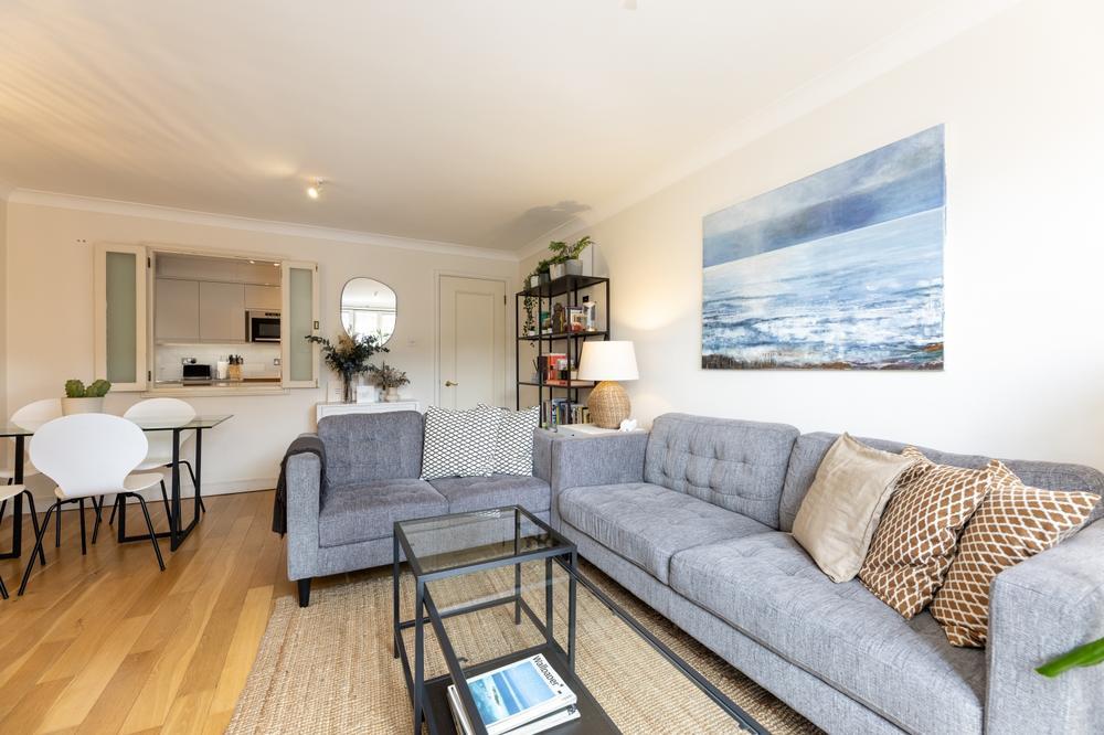 Flat Queensway in City of Westminster