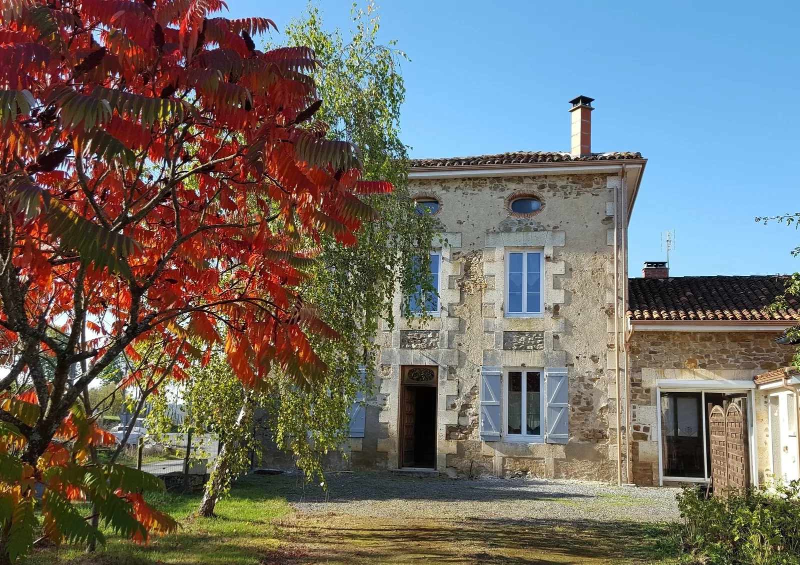 Chambre Route de Roche à Terres-de-Haute-Charente