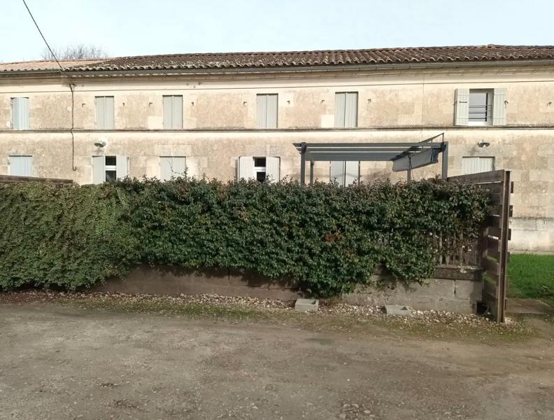House Rue des Treilles in Libourne