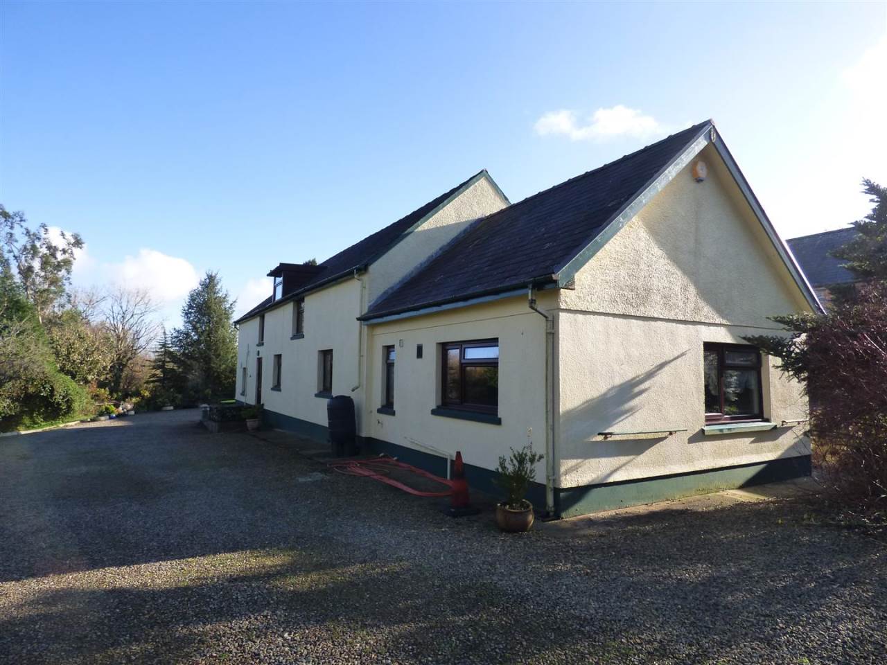 Flat Hydfron Close in Llanddowror