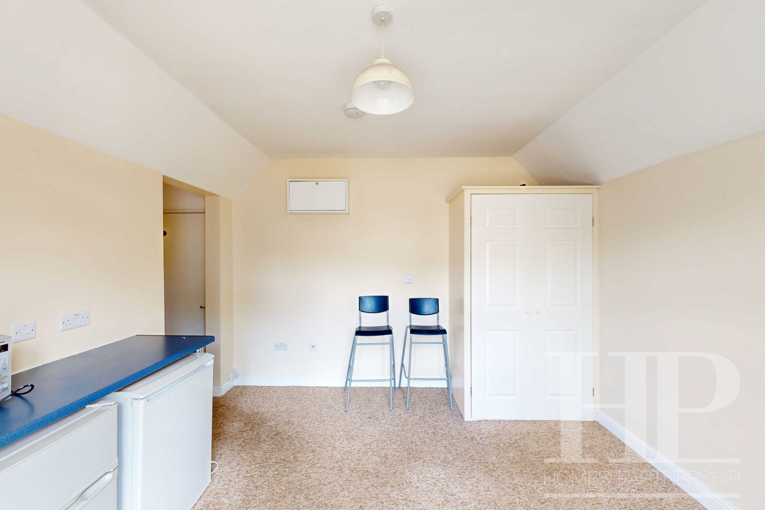 Room Balcombe Road in Crawley
