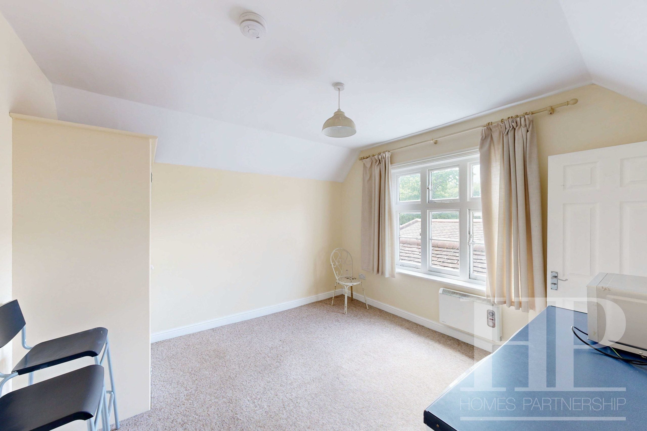 Room Balcombe Road in Crawley