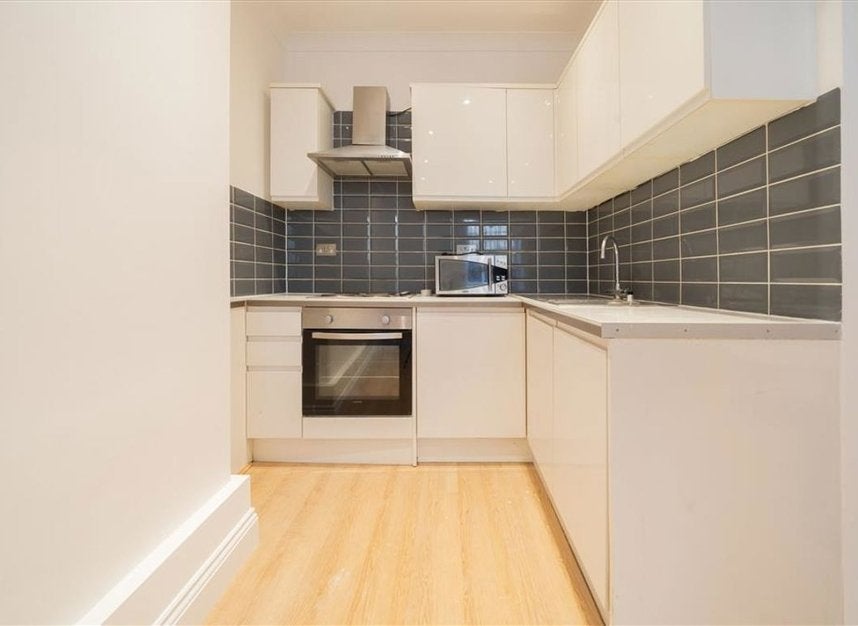 Flat Conway Street in Greater London